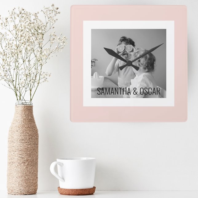 Modernes Foto Pastel Pink Einfaches Geschenk Quadratische Wanduhr (Von Creator hochgeladen)