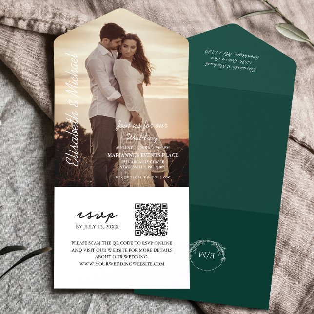 Modernes Foto QR Code Smaragdgrüne Hochzeit All In One Einladung (Simplify your wedding with all-in-one invitations, with QR code for RSVP. Modern elegance made easy!)