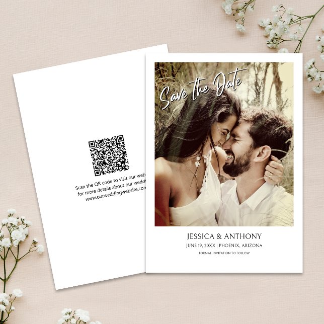 Modernes Foto QR Hochzeitsstichtag speichern Einladung (Save time and reduce wedding planning stress with this QR code Save the Date card.)