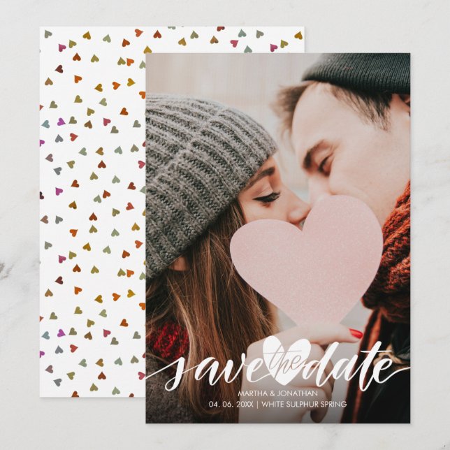 Modernes Foto Save the Date Drehbuch Herz Confetti Einladung (Vorne/Hinten)