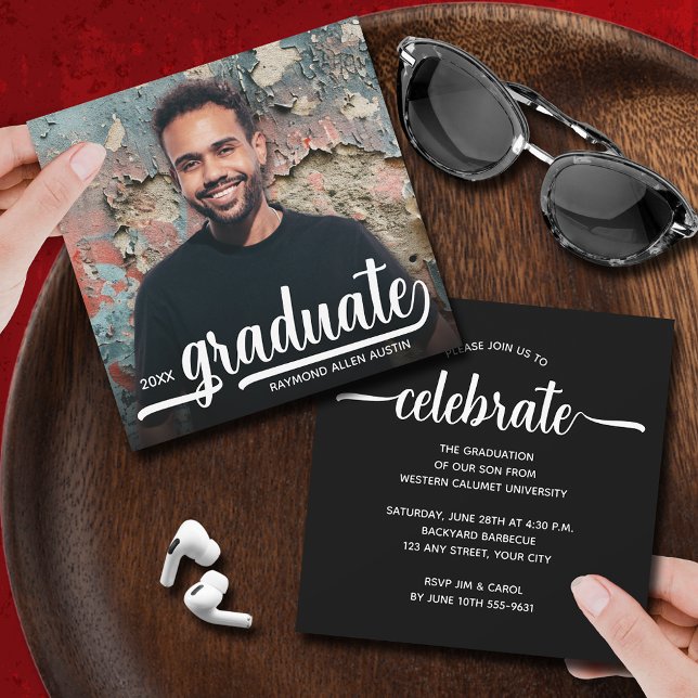 Modernes Foto Schwarzer Abschluss Einladung (Modern photo black square graduation party invitations 5.25" x 5.25")