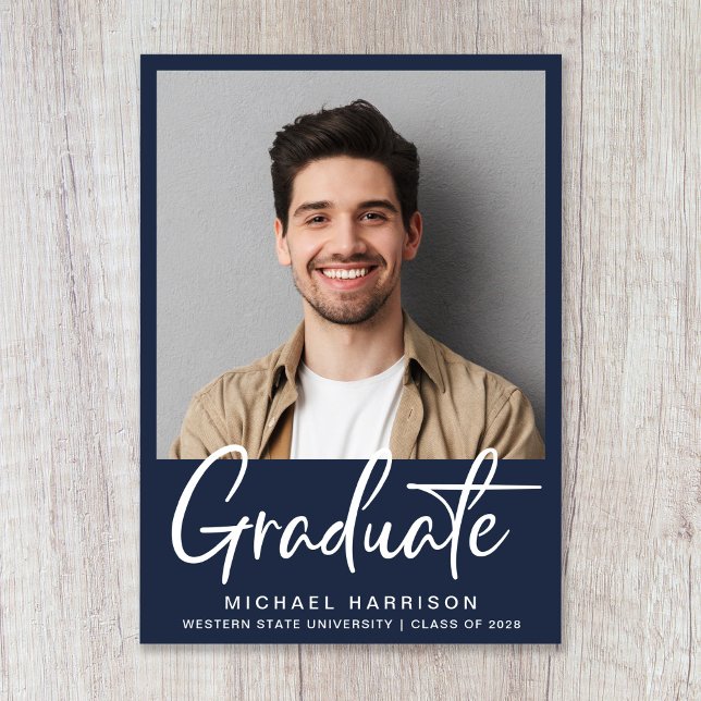 Modernes Foto Script Blue Abschluss Ankündigung (Modern Photo White Script Blue Graduation Announcement)