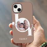 Modernes Foto Taupe Case-Mate iPhone 14 Hülle<br><div class="desc">Dieses moderne Foto-Handy-Gehäuse verfügt über ein Single-Foto und das Wort JOY in stilvoller Typografie auf einem taupe beige Hintergrund. Einfach anpassbar,  wenn Sie das Wort Familie in Ihren Namen ändern möchten. Ändern Sie mithilfe des Entwurfstools die Textgröße,  den Stil oder die Farbe.</div>