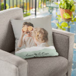 Modernes Foto und Personalisierter Name Minze Gesc Kissen<br><div class="desc">Das moderne Foto mit Personalisierten Namen und Mint Geschenk! Dieses einzigartige und nachdenkliche Geschenk ist dazu gedacht, die besonderen Momente Ihrer Familie zu feiern und zu schätzen.Gönnen Sie sich mit dem modernen Foto und dem Personalisierten Namensschild ein Geschenk von gepflegten Erinnerungen und personalisierter Süße. Es ist eine sinnvolle und reizvolle...</div>