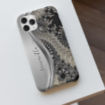 Modernes Fraktal Silver Gold Handgeschriebener Nam Case-Mate iPhone Hülle<br><div class="desc">Dieses Design ist auch auf anderen Telefonmodellen erhältlich. Wählen Sie Gerätetyp aus, um andere iPhone-, Samsung Galaxy- oder Google-Hüllen zu sehen. Einige Stile können geändert werden, indem Sie Style auswählen, wenn dies eine Option ist. Dieses Design kann in dem Bereich personalisiert werden, der durch das Ändern des Fotos und/oder Textes...</div>