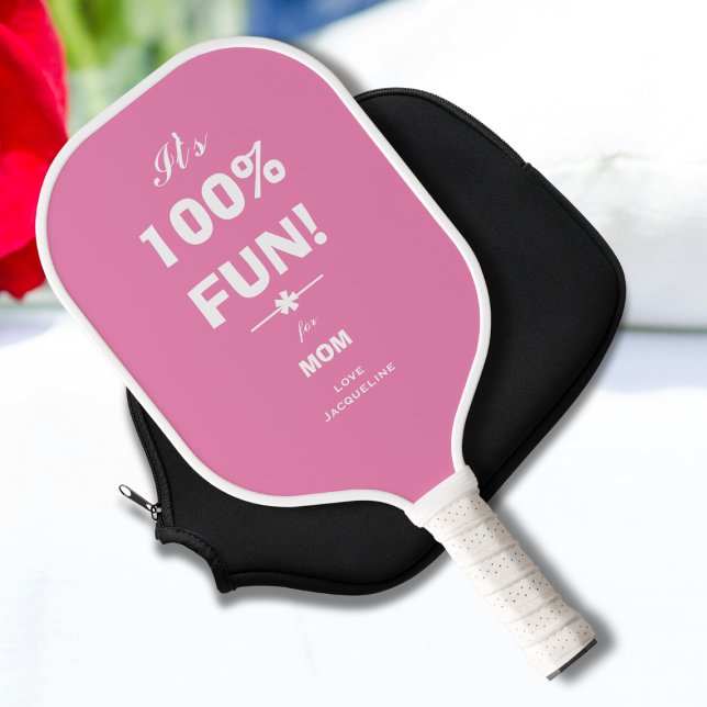 Modernes FUN FITNESS GIFT FÜR MAMA Cooles Skript R Pickleball Schläger (Modern Fun Fitness Gift For Mom - Cool Script Pink and White Pickleball Paddle.)