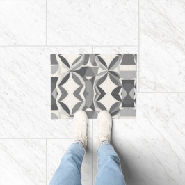 Modernes geometrisches Diamantmuster in Grau und W Fußmatte