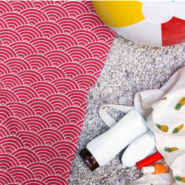 Modernes geometrisches Muster in Red Japanese Wave Strandtuch (Von Creator hochgeladen)