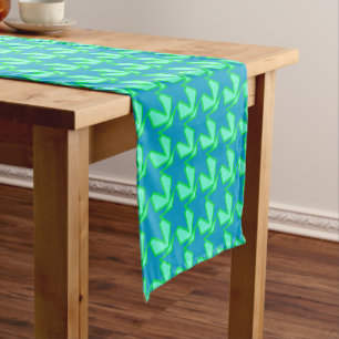 Modernes geometrisches Muster, Jade Green und Blau Kurzer Tischläufer