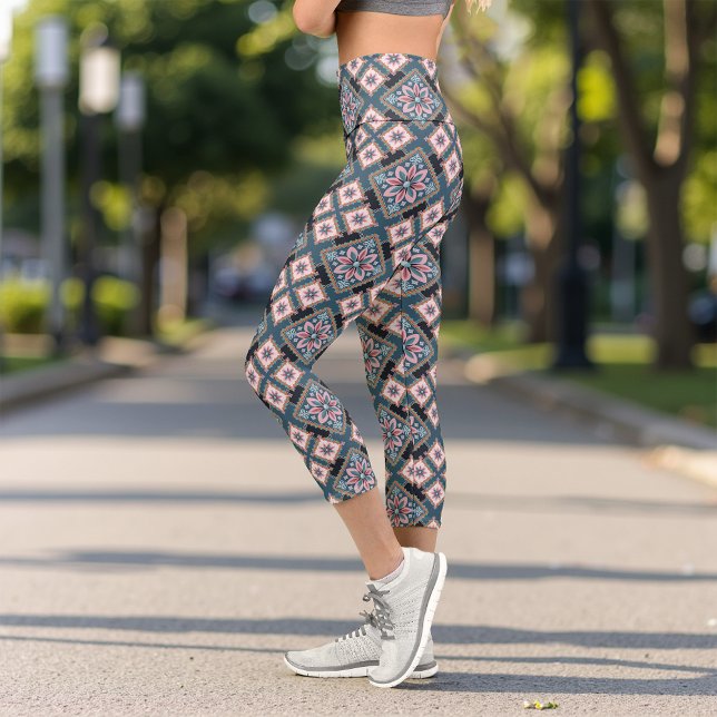 Modernes geometrisches Muster ohne Naht Capri Leggings (Von Creator hochgeladen)