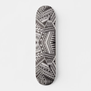 Modernes, geometrisches Tribal-Muster aus Schwarz Skateboard