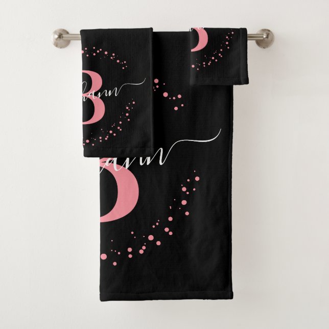 Modernes Girl Pink Black Name Script Mit Monogramm Badhandtuch Set (Insitu)