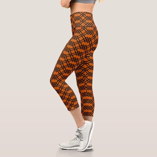 Modernes Gitter Geometrisches Schwarz & Burnt Oran Capri Leggings (Links)
