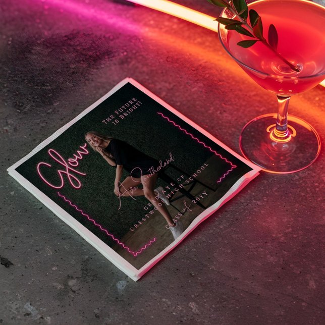 Modernes Glow Script Pink Neon Wavy Graduate Foto Serviette (Modern Glow Script Pink Neon Wavy Graduate Photo Napkins)