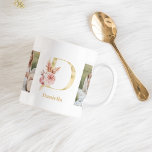 Modernes Gold-Blume Letter D | Monogramm für zwei  Kaffeetasse<br><div class="desc">Modernes Gold-Blume Letter D | Monogramm für zwei Fotos</div>