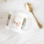 Modernes Gold Blume Letter G | Monogramm für zwei  Kaffeetasse<br><div class="desc">Modernes Gold Blume Letter G | Monogramm für zwei Fotos</div>