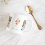 Modernes Gold-Blume Letter J | Monogramm für zwei  Kaffeetasse<br><div class="desc">Modernes Gold-Blume Letter J | Monogramm für zwei Fotos</div>