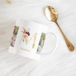 Modernes Gold Blume Letter M | Monogramm für zwei  Kaffeetasse<br><div class="desc">Modernes Gold Blume Letter M | Monogramm für zwei Fotos</div>