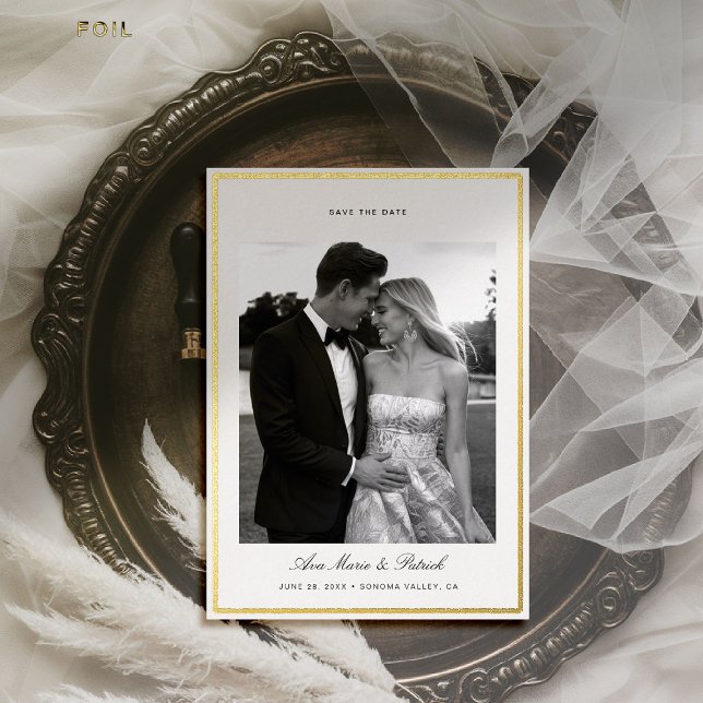 Modernes Gold Brushed Frame Foto Hochzeitdatum Ger Folieneinladung (wedding photo save the date gold brushed frame formal modern classic elegant calligraphy)