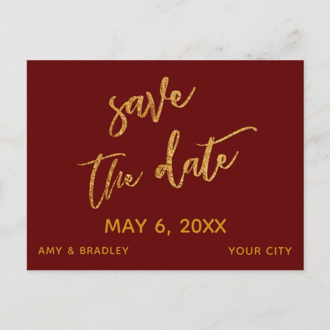 Modernes Gold Handwriting Burgundy Save the Date Ankündigungspostkarte (Vorderseite)