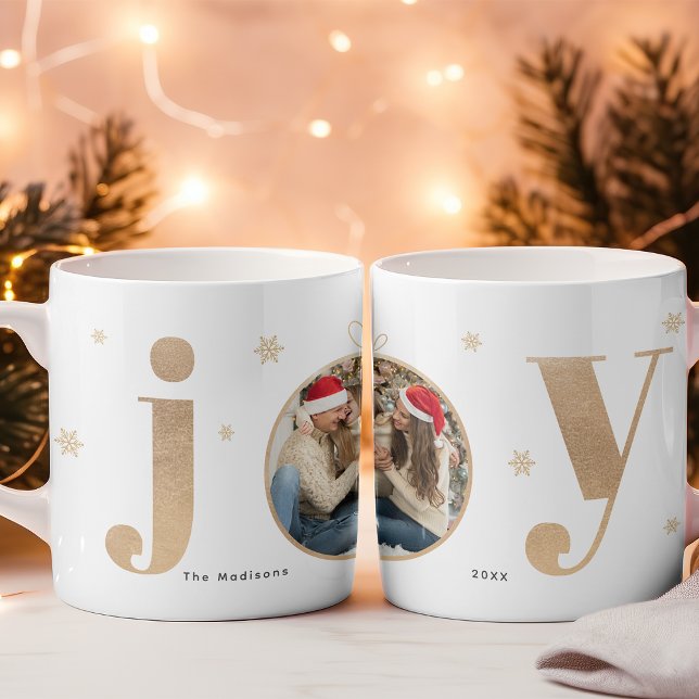 Modernes Gold "Joy" Ornament Weihnachtsfamilie Fot Kaffeetasse (Von Creator hochgeladen)
