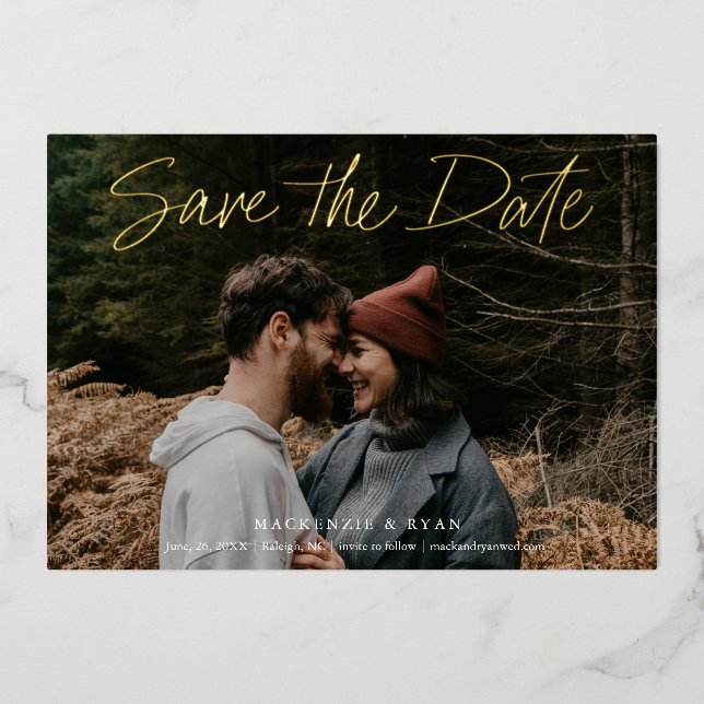 Modernes Gold Script Minimales Foto Save the Date Folieneinladung (Vorderseite)