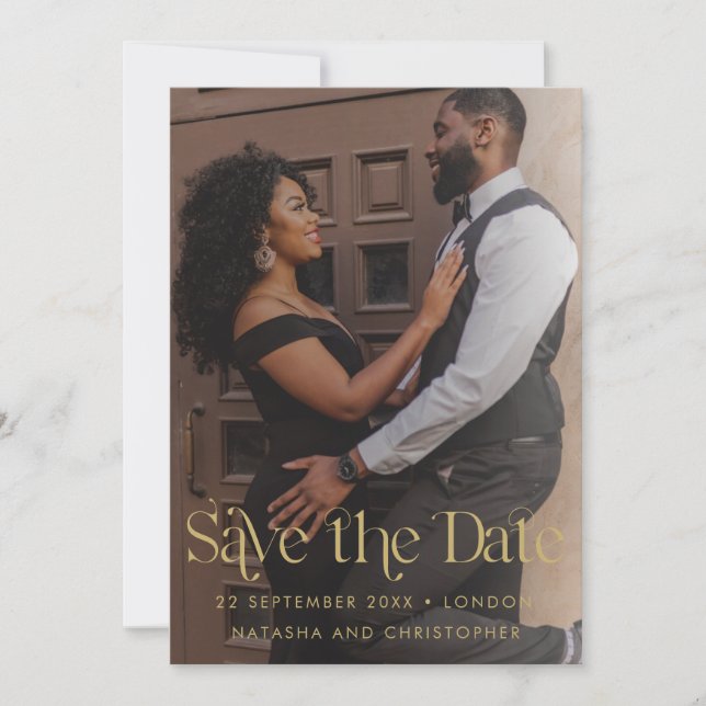 Modernes Gold Typografy Foto Save the Date (Vorderseite)