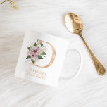 Modernes Gold Watercolor Blume Letter D | Monogram Kaffeetasse<br><div class="desc">Modernes Gold Watercolor Blume Letter D | Monogramm</div>