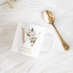 Modernes Gold Watercolor Blume Letter W | Monogram Kaffeetasse<br><div class="desc">Modernes Gold Watercolor Blume Letter W | Monogramm</div>