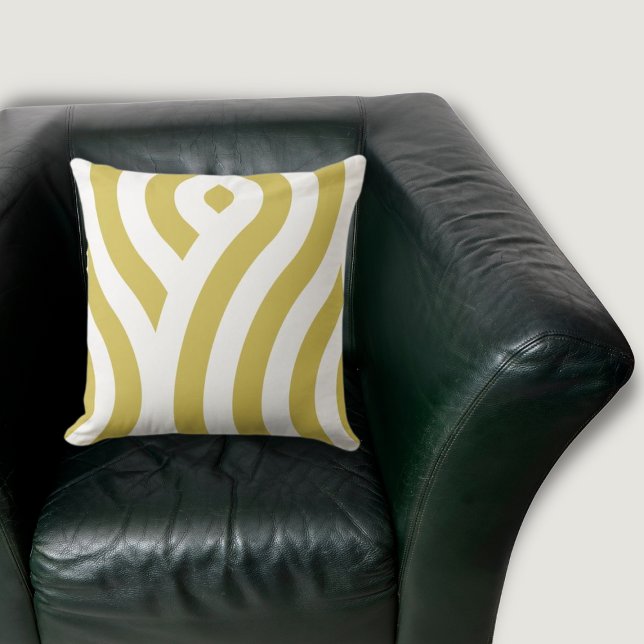 Modernes Golden Brown & White Wave Muster Kissen (Golde-Brown and White Wave Pattern Throw Pillow on Black Armchair)
