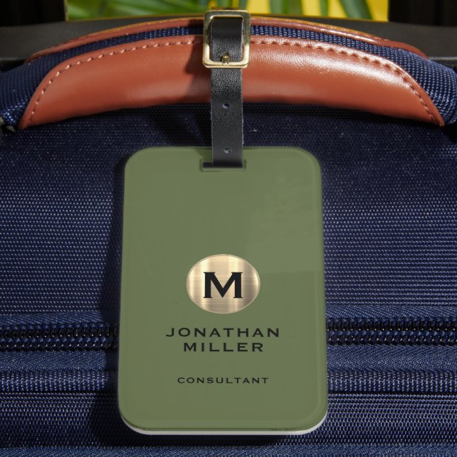 Modernes goldfarbenes Monogramm Olive Green Gepäckanhänger (Vorderseite Insitu 2)