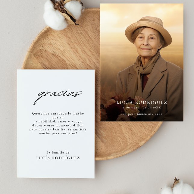 Modernes Gracias Spanisches Foto zur Beerdigung Dankeskarte (Von Creator hochgeladen)