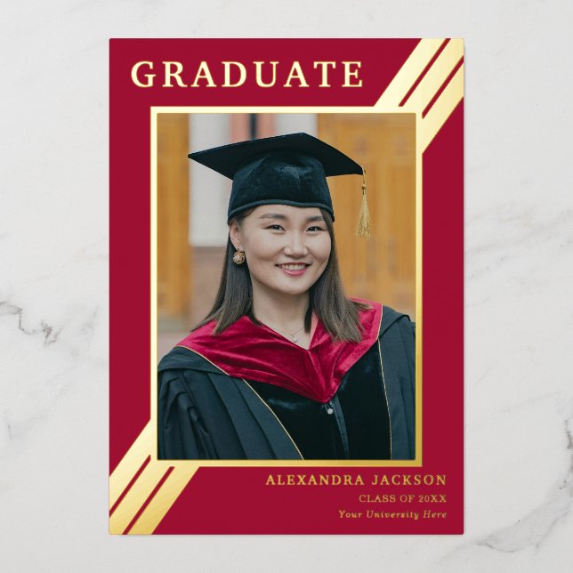 Modernes Grad Foto Burgundy Red Gold Folieneinladung (Vorderseite)