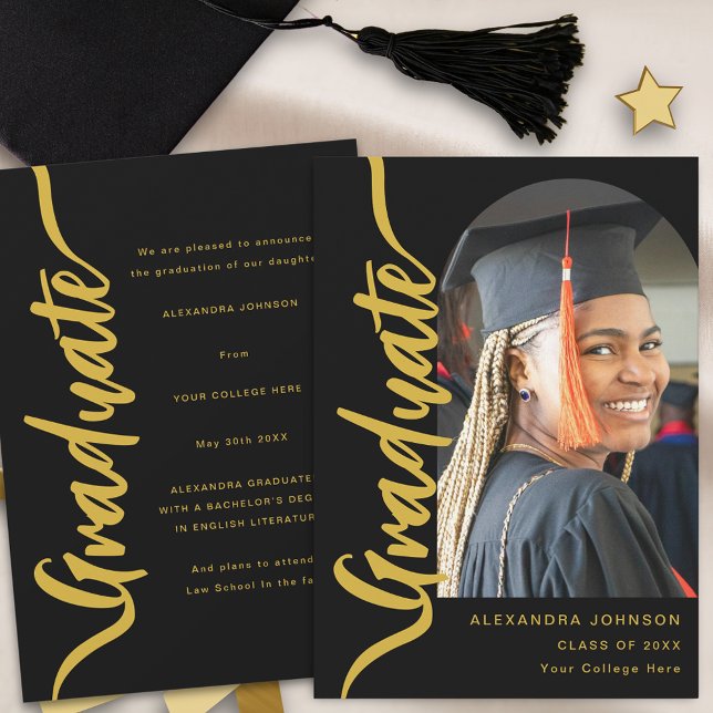 Modernes Graduate Foto Arch Black Gold Script Ankündigung (Modern arch photo graduation announcement card black with gold script)