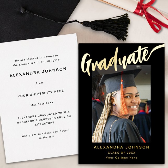 Modernes Graduate Foto Elegantes Script Black & Go Folieneinladung (Modern graduate photo stylish script black and gold foil graduation announcement card)