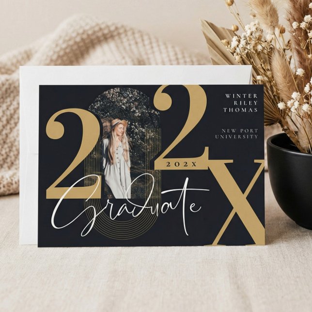 Modernes Graduate Script 2022 Concentric Arch Foto Einladung (Minimal Modern Arch Photo Graduation Announcement)