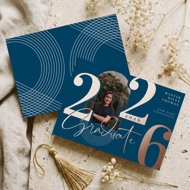 Modernes Graduate Script 2025 Concentric Arch Foto Folieneinladung (Modern Graduate Script 2026 Concentric Arch Photo Foil Invitation)