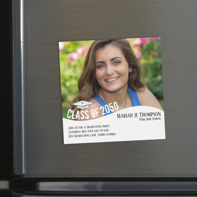 Modernes Graduiertenmagazin mit Minimalistischem F Magnetkarte (Von Creator hochgeladen)