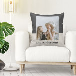 Modernes Grau & Beige | FOTO | Familienname Kissen<br><div class="desc">Modernes Grau & Beige | FOTO | Familienname</div>