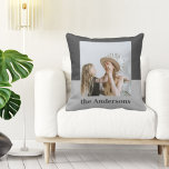 Modernes Grau | FOTO | Familiennamensgeschenk Kissen<br><div class="desc">Modernes Grau | FOTO | Familiennamensgeschenk</div>