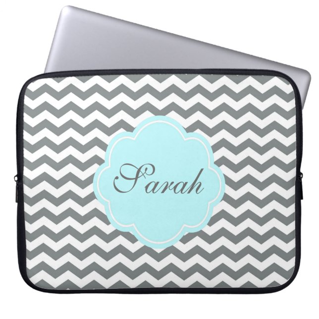 modernes graues, weißes Zickzack Monogramm Laptopschutzhülle (Vorderseite)