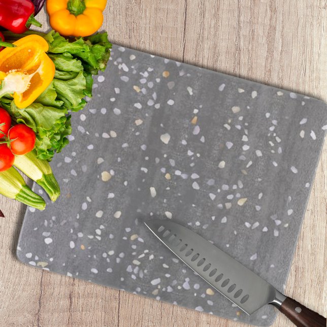 Modernes Gray Terrazzo Schneidebrett (Modern Grey Terrazzo Cutting Board by Looly Elzayat
)
