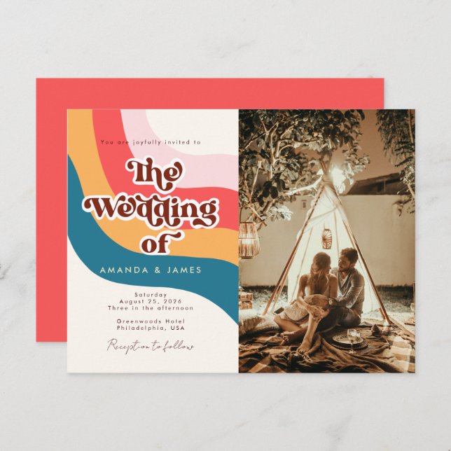 Modernes Groovy Retro 70er Wavy Lines Foto Hochzei Einladungspostkarte (Vorne/Hinten)