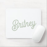 Modernes, grün Personalisiertes Monogramm und Name Mousepad<br><div class="desc">Das Modern Sage Green Personalisiert Monogram und Name Mouse Pad wurde entwickelt, um eine Touch Eleganz in Ihren Arbeitsbereich zu bringen. Mit einem sanften grünen Hintergrund mit Ihrem eigenen Monogramm und Namen fügt es Ihrem Schreibtisch ein persönliches und stilvolles Element hinzu. Dieses Mauspad bietet eine glatte Oberfläche für präzise Mausbewegungen...</div>