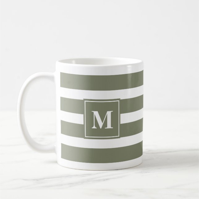 Modernes Grün und Weiß Streifen mit Monogramm Kaffeetasse (Links)