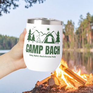 Modernes grünes Camping Junggesellinnen-Wochenende