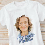 Modernes Grunge Cooles Foto Geburtstagsgrüßen T-Shirt<br><div class="desc">Design ist modern und einfach. Fügen Sie ein benutzerdefiniertes Foto des Geburtstagsfeiers hinzu und fügen Sie seinen Namen hinzu,  fügen Sie eine benutzerdefinierte Nachricht hinzu</div>