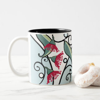 Modernes Gumnut-Design mit hellblauem Hintergrund Zweifarbige Tasse