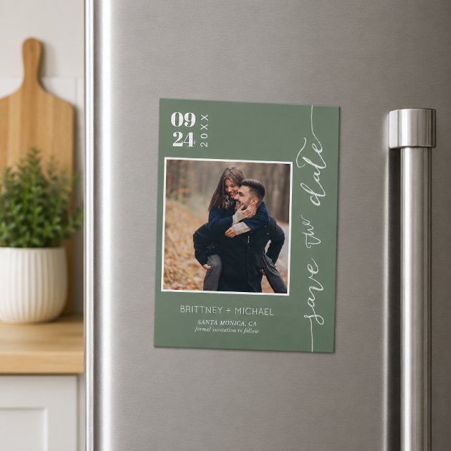 Modernes handgeschriebenes Foto Save the Date dunk Magnetkarte (Elegant dark sage photo save the date featuring modern typography, romantic handwritten magnet)