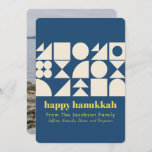 Modernes Hanukkah Blue Geometric Back Foto Feiertagskarte<br><div class="desc">Say Happy Hanukkah mit dieser einfachen und modernen geometrischen Kunstkarte in blau,  personalisiert mit Ihrem Namen und Foto.</div>